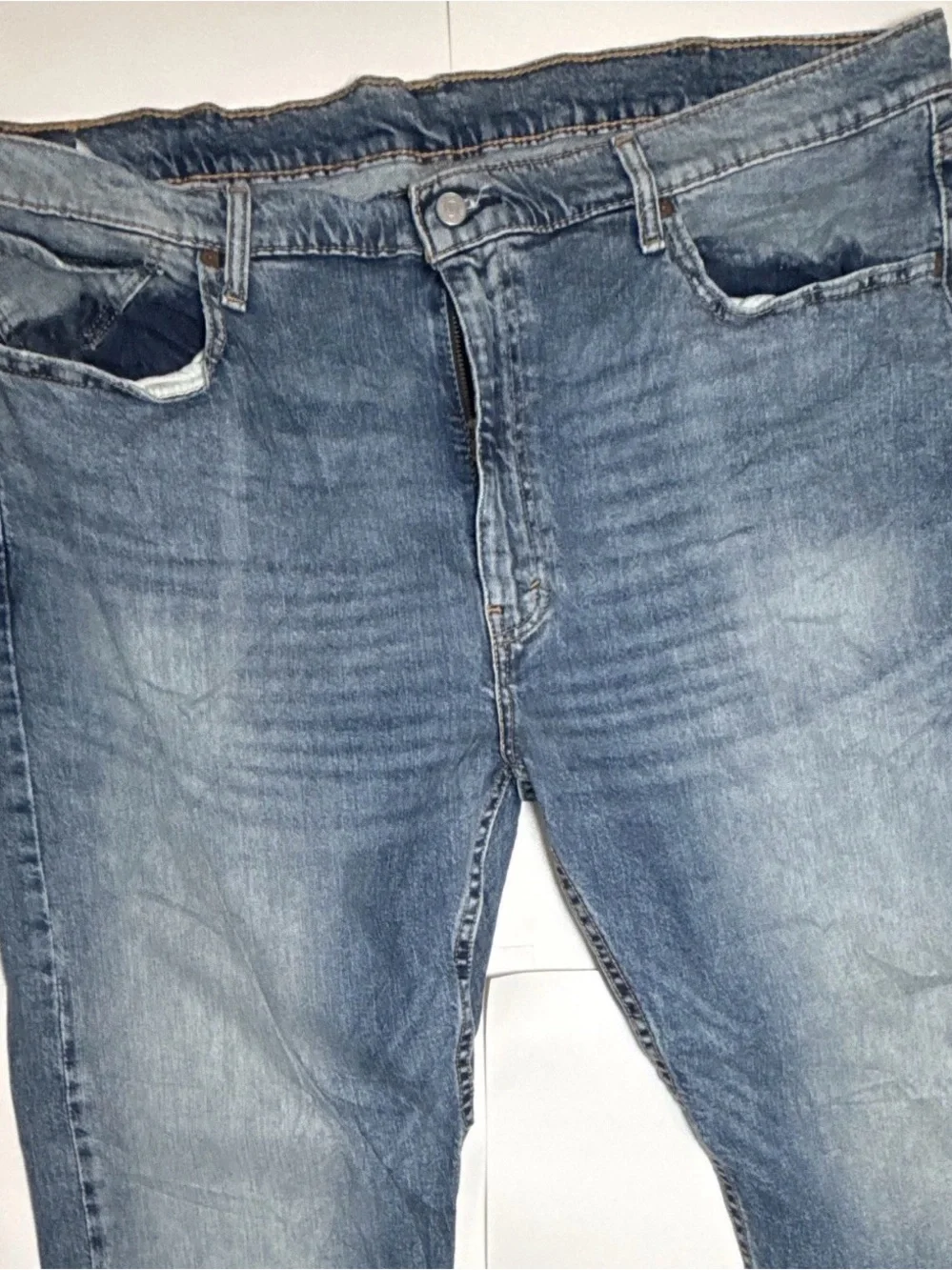 Levi's 502 Men’s Straight Leg Denim Jeans in Medium Blue Wash 44x28